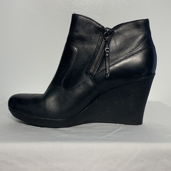 UGG Australia Meredith Black Wedge Leather Ankle Boots Size 11 KEA - Picture 11 of 13